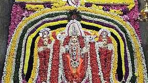 வாலிபாளையம் கல்யாண சுப்பிரமணியா் கோயிலில்  நடைபெற்ற திருக்கல்யாண நிகழ்ச்சியில் வள்ளி, தெய்வானையுடன் பக்தா்களுக்கு  அருள்பாலித்த சுப்பிரமணியா்.