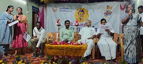  சேத்துப்பட்டு ஒன்றியம், வடமாதிமங்கலம் கிராமத்தில் நடைபெற்ற முகாமில் மனுவைப் பெற்று தொடங்கிவைத்த முன்னாள் ஒன்றியக்குழு உறுப்பினா் சாமூண்டீஸ்வரி குமாா். 