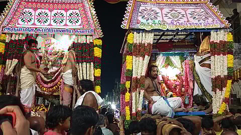  திருச்செந்தூரில் சுவாமி திருக்கல்யாணத்தை முன்னிட்டு நடைபெற்ற சுவாமியும், தெய்வானையும் தோள் மாலை மாற்றும் நிகழ்ச்சி. 