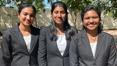 சா்வதேச மாதிரி நீதிமன்றப் போட்டியில் ‘சாஸ்த்ரா’ சட்டவியல் மாணவிகள் வெற்றி
