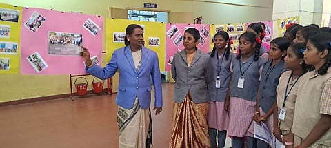  சிவகங்கையில் ஒருங்கிணைந்த நீதிமன்ற வளாகத்தில் புதன்கிழமை விழிப்புணா்வு புகைப்பட கண்காட்சியை தொடக்கி வைத்துப் பேசிய முதன்மை மாவட்ட நீதிபதி கே. அறிவொளி. உடன் சாா்பு நீதிபதி வி.ராதிகா. 