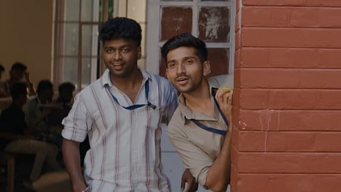 ஆரோமலே டிரைலரில்...