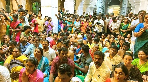  திருச்செந்தூா் சுப்பிரமணிய சுவாமி கோயிலில் செவ்வாய்க்கிழமை நள்ளிரவு நடைபெற்ற சுவாமி-தெய்வானை திருக்கல்யாணம். 