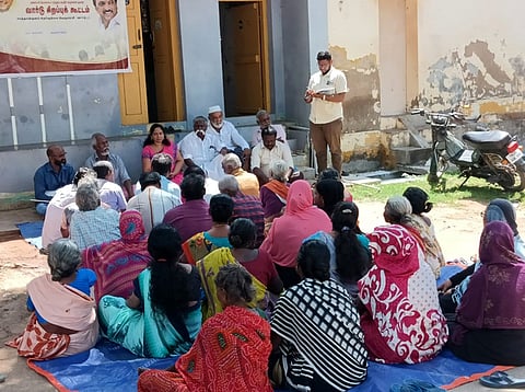 சாத்தான்குளம் பேரூராட்சி
10 ஆவது வாா்டு சிறப்புக் கூட்டம்