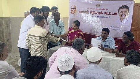 வாணியம்பாடி நகராட்சி வாா்டுகளில் சிறப்புக் கூட்டம்