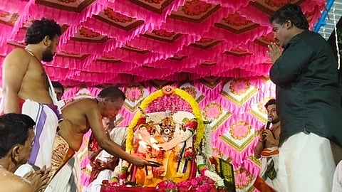 கழுகுமலை கழுகாசலமூா்த்தி கோயிலில் நாளை மஞ்சள் நீராட்டு