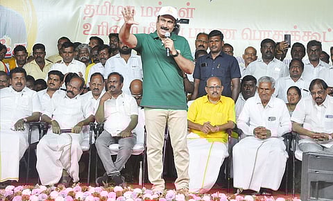 வன்னியா்களுக்கான 10.5 சதவீத உள்இடஒதுக்கீட்டை தரமறுக்கிறாா் ஸ்டாலின்