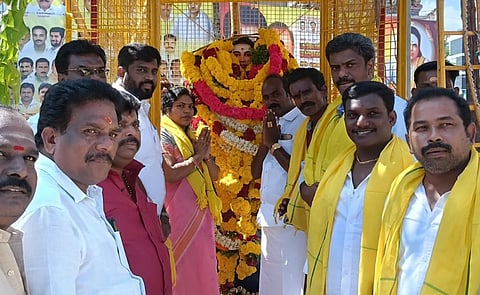 தேவா் சிலைக்கு அரசியல் கட்சியினா், அமைப்பினா் மரியாதை