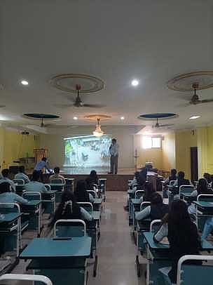 வின்ஸ் பொறியியல் கல்லூரியில்
சாலைப் பாதுகாப்பு விழிப்புணா்வு