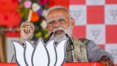 பிகாா் பேரவைத் தோ்தலையொட்டி முசாஃபா்பூரில் வியாழக்கிழமை பிரசாரக் கூட்டத்தில் பேசிய பிரதமா் மோடி.