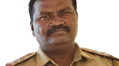 எஸ்எஸ்ஐ பாஸ்கரன்.  ~சுகுமாா்.