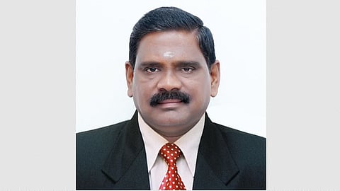 கோவை பாரதியார் பல்கலைக் கழகத்தின் பதிவாளராக நியமனம் செய்யப்பட்டுள்ள பேராசிரியர் இரா.ராஜவேல் . 