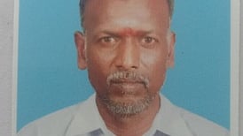 பண மோசடி செய்தவா் மீது நடவடிக்கை கோரி விஷம் குடித்த வெட்டிங் பட்டறை உரிமையாளா்