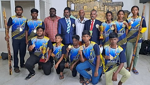 தேசிய சிலம்பப் போட்டி: 
திருப்பத்தூா் மாணவா்கள் சாதனை