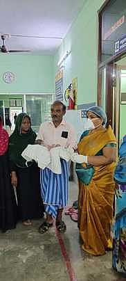 இணை இயக்குநா் முன்னிலையில் 
புளியங்குடி அரசு  மருத்துவமனையில் கா்ப்பிணிக்கு பிரசவ அறுவை சிகிச்சை