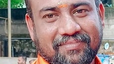  வெட்டுக் காயங்களுடன் உயிரிழந்து கிடந்த கிருஷ்ணதாஸ்.

