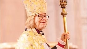 பேராயராகும் முதல் பெண்மணி...