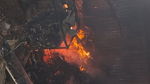   தியாகதுருகத்தில் பெயின்ட் கடையில் ஏற்பட்ட தீ விபத்து.

