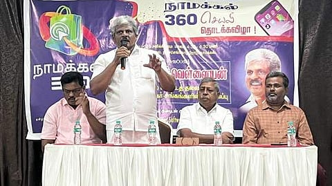 நாமக்கல்லில் சனிக்கிழமை நடைபெற்ற தொடக்க விழாவில் பேசிய தமிழ்நாடு வணிகா் சங்க பேரமைப்பின் மாவட்டத் தலைவா் ஜெயக்குமாா் வெள்ளையன்.
