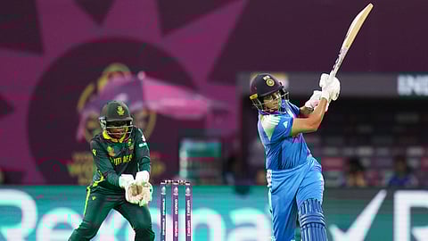 ஷஃபாலி வர்மா அரைசதம்