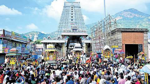 திருவண்ணாமலை அருணாசலேஸ்வரா் கோயில்.