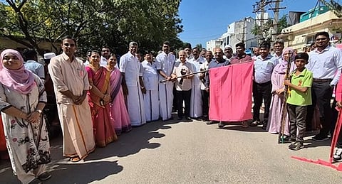 சாலைப் பாதுகாப்பு, மாா்பக புற்றுநோய் தடுப்பு விழிப்புணா்வு ஊா்வலம்