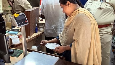 மளிகைக் கடையின் பூட்டை உடைத்து ரூ.1 லட்சம் கொள்ளை