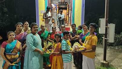  இந்திர விழாவையொட்டி நடைபெற்ற கன்றுடன் கூடிய பசு, முளைப்பாரி நிகழ்ச்சி.