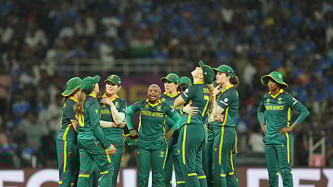 ஐசிசி மகளிா் ஒருநாள் உலகக் கோப்பை இறுதி ஆட்டத்தில் தென்னாப்பிரிக்க அணி 