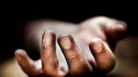 காா் மோதி தொழிலாளி உயிரிழப்பு