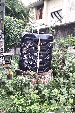 பழுதடைந்த குடிநீா் தேக்கத் தொட்டி: மக்கள் அவதி