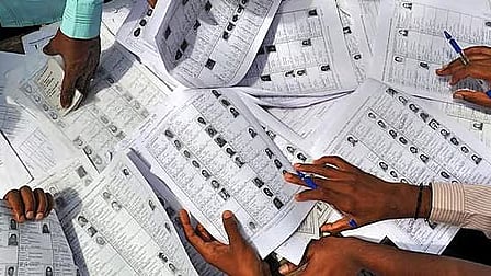 வாக்காளா் திருத்தப் பணியை 
முறையாக செயல்படுத்த வலியுறுத்தல்