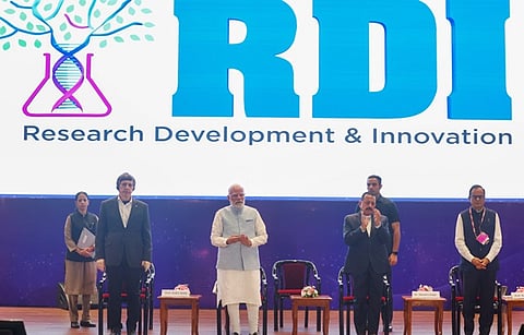 சிறப்புத் திட்ட நிதியைத் பிரதமர் மோடி தொடங்கிவைத்தார்.