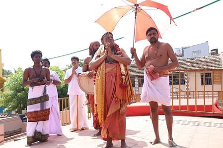  ~ ~கும்பாஷேகவிழாவில் பங்கேற்ற பக்தா்கள்.