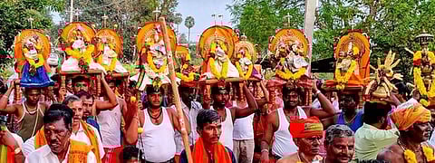 தொப்பப்பட்டியில் பொன்னா்சங்கா், பெரியகாண்டியம்மன் கோயில் ஆண்டு விழா பூஜை