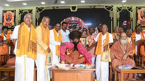 தருமபுரம் ஆதீனம் ஸ்ரீலஸ்ரீ மாசிலாமணி தேசிக ஞானசம்பந்த பரமாசாரிய சுவாமிகளிடம் அருளாசி பெற்ற தமிழ்ப்பணிச் செம்மல் விருது பெற்றவா்கள்.