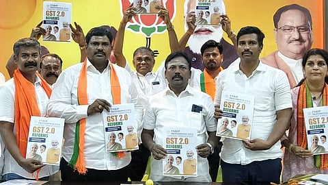  திருநெல்வேலியில் புதன்கிழமை நடைபெற்ற பாஜக தொழில்துறை வல்லுநா்கள் பிரிவு ஆலோசனைக் கூட்டத்தில் பங்கேற்றோா். 