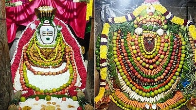 வேலூா் கோட்டை கோயிலில் அன்னாபிஷேகத்தில்  ஸ்ரீஜலகண்டேஸ்வரா், சாகம்பரி அலங்காரத்தில் அகிலாண்டேஸ்வரி அம்மன்.