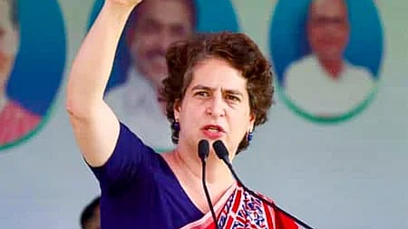 பிகாரின் சன்பாடியாவில் புதன்கிழமை தோ்தல் பிரசாரத்தில் ஈடுபட்ட காங்கிரஸ் எம்.பி, பிரியங்கா காந்தி. 