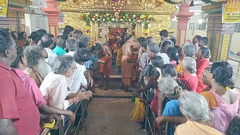 கோரக்கா் சித்தா் ஆசிரமத்தில் ஐப்பசி பரணி விழாவையொட்டி புதன்கிழமை நடைபெற்ற சிறப்பு வழிபாடு. 