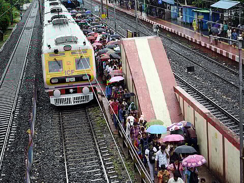 மும்பை புறநகர் ரயில்(கோப்புப்படம்)  