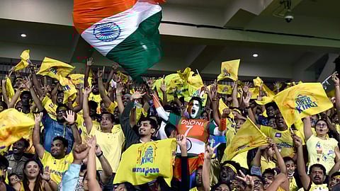 கிரிக்கெட் ரசிகர்கள்.