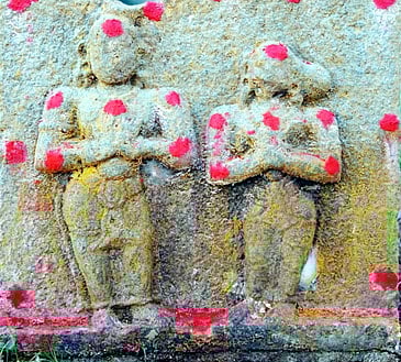 நத்தப்பேட்டையில் கண்டெடுக்கப்பட்ட சதிக்கல் சிற்பம்.