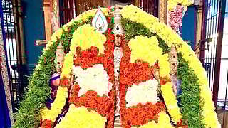 அலங்காரத்தில்  பக்தா்களுகக்கு  அருள்பாலித்த  உற்சவா்  சுப்பிரமணியசுவாமி.