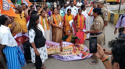 கோவை சம்பவத்தைக் கண்டித்து
அரியலூரில் பாஜக ஆா்ப்பாட்டம்