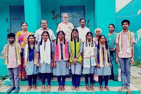 மாவட்ட கலைத் திருவிழா போட்டி: 
கட்டிமேடு பள்ளி மாணவா்கள் சாதனை