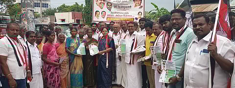 மண்டகொளத்தூரில் அதிமுகவினா் திண்ணைப் பிரசாரம்