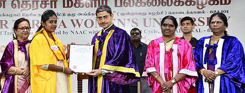 மாணவிகளின் கற்றல் மூலம் சமூக முன்னேற்றம் அதிகரிக்கும்