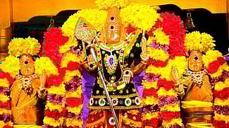  கிருத்திகையையொட்டி சிறப்பு அலங்காரத்தில் அருள்பாலித்த சங்ககிரி ஆறுமுகவேலன் உடனமா் ஸ்ரீ வள்ளி, தெய்வானை.