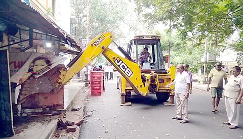 புதுச்சேரியில் ஆக்கிரமிப்புகள் அகற்றும் பணி தொடக்கம்